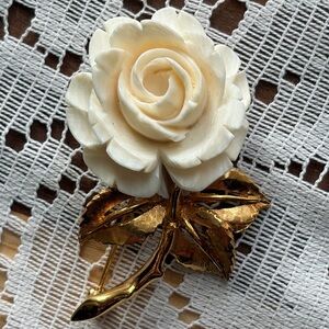 🌹Vintage D'Orlan 22kt Gold Plated Carved Cream Rose Brooch 🇨🇦 1970s